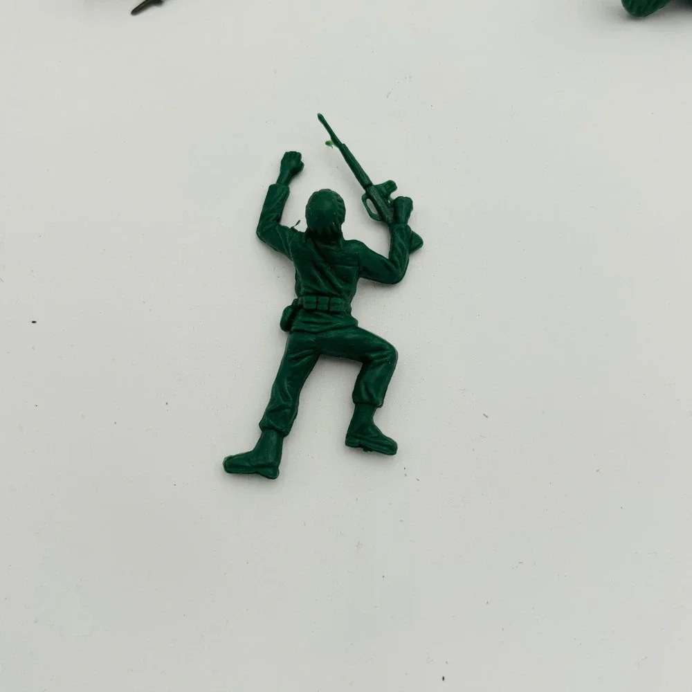 Unbranded Plastic Toy Soldiers Kids OS Green Tan Excellent Military Army Men Lot